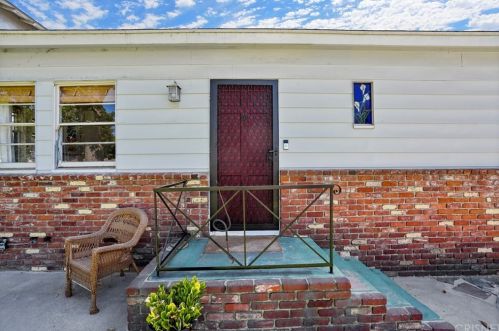 220 Glenwood Pl, Burbank, CA 91506-2208
