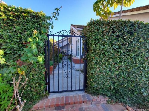 11 Sunrise, Irvine CA  92603-3720 exterior