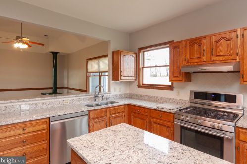 410 Wood End Ct, Charles Town WV  25414-5294 exterior