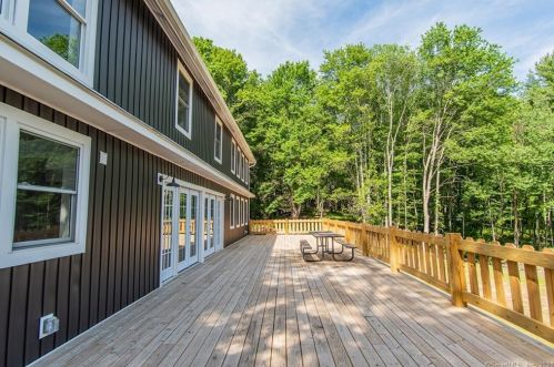 70 Peep Toad Rd, Killingly CT  06239-1522 exterior