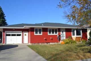 2319 10th St, Fargo ND  58102-1329 exterior