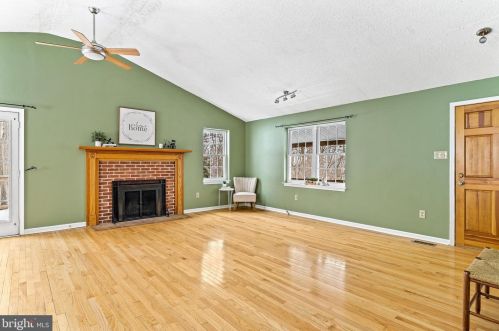 488 Ashland Woods Dr, Harpers Ferry, WV 25425-6305