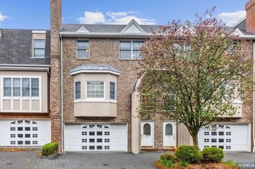 106 Stonegate Trl, Cresskill, NJ 07626-2424
