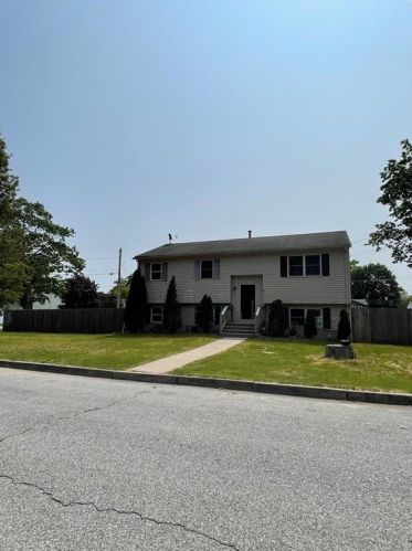 56 Arden Ct, Warwick, RI 02889-3283