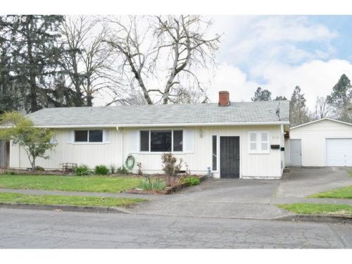 818 3rd Pl, Springfield, OR 97477-3930