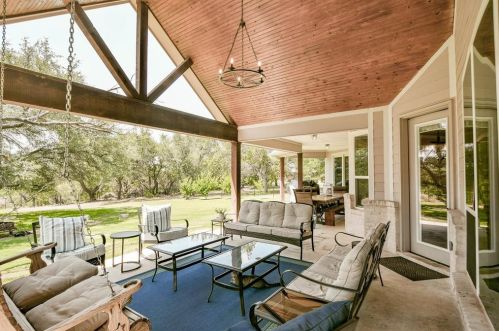 2019 Grn Wing, Granbury TX 76049-5560 exterior