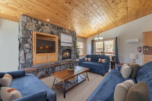 11550 Rhineland Ave, Truckee CA  96161-7067 exterior