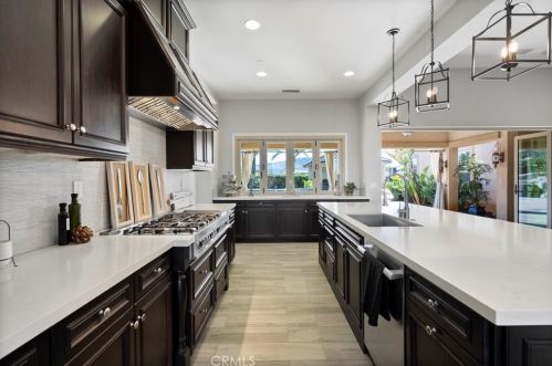 7756 Kingdom Dr, Riverside CA  92506 exterior