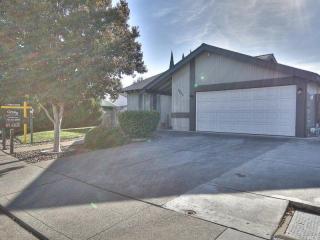 2803 Barbour Dr, Fairfield, CA 94534-3460