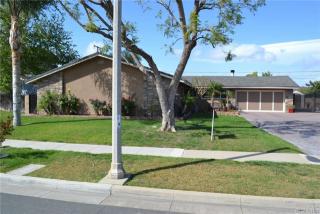 805 Hacienda Dr, Corona, CA 92882-4142