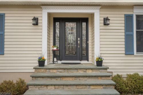 17 Cider Mill Ln, Port Murray, NJ 07865-3202