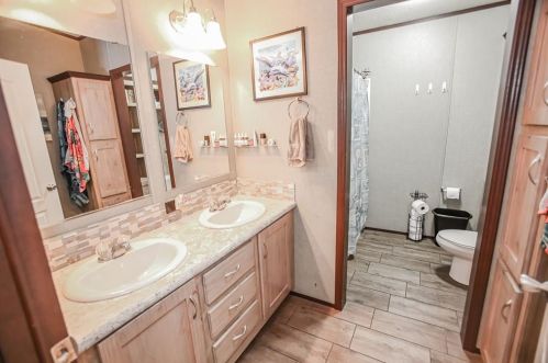 2645 Fairway Dr, Angleton TX 77515-7396 exterior