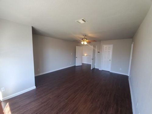 470 Whispering Holw Dr, Uhland TX 78640-4662 exterior