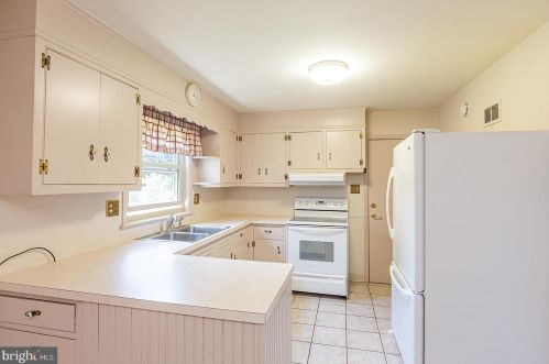 54 Sunrise Ave, Lancaster PA  17601-3942 exterior