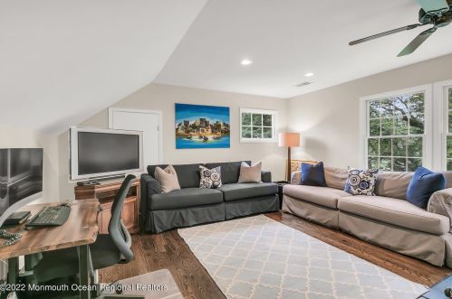 174 White St, Tinton Falls NJ exterior