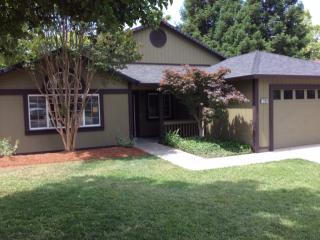 1202 Yosemite Dr, Chico, CA 95928-8402