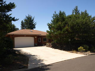 1240 Chad Dr, Waldport, OR 97394-9647