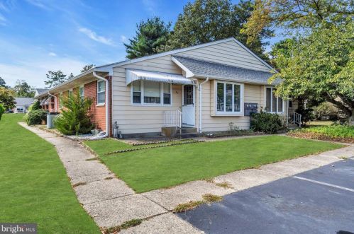 4 Valley Forge Dr, Lakehurst, NJ 08759-1818