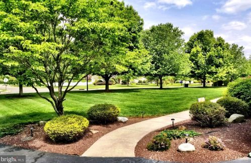 7 Hawk Dr, Columbus, NJ 08022-2238