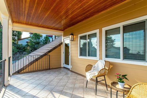 2010 Buckingham Pl, Glendale CA  91206-1401 exterior