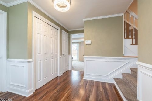7 Lord Stirling Dr, Parsippany, NJ 07054-4301