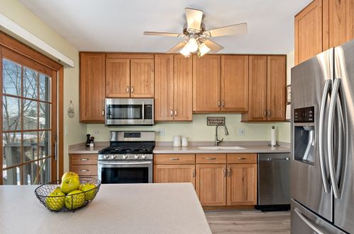 689 Sand Crk Dr, Carol Stream IL  60188-9135 exterior