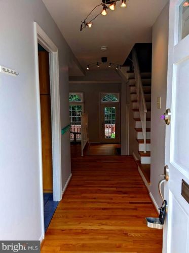 8069 Powderbrook Ln, Springfield VA  22153-2927 exterior