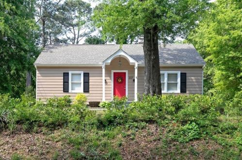 217 Amy Dr, Marietta, GA 30060-1511
