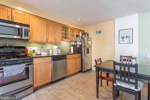 1019 4th St, Philadelphia, PA 19123-1593