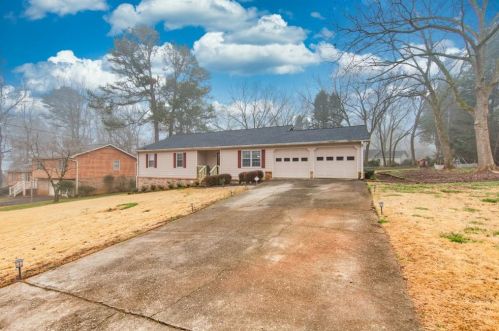 1511 Bentwood Dr, Lilburn, GA 30047-4562
