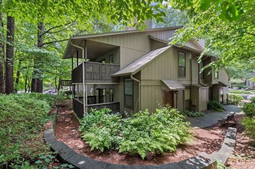 1004 Cumberland Ct, Smyrna GA  30080-8654 exterior