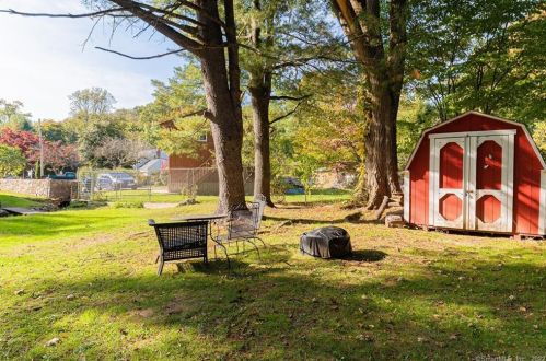 10 Flintlock Rd, Norwalk CT  06850-4425 exterior