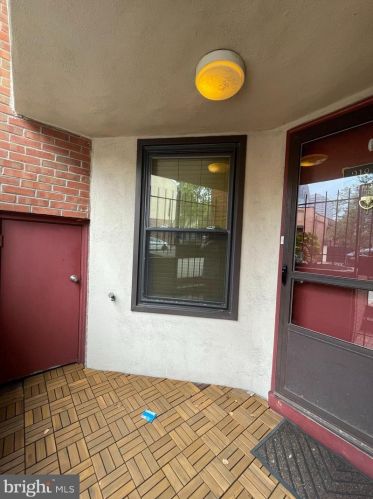 214-30 22nd St, Philadelphia PA 19103 exterior