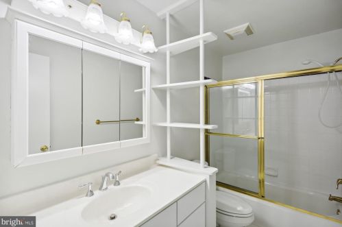 103 Claybrook Dr, Silver Spring MD 20902-3114 exterior