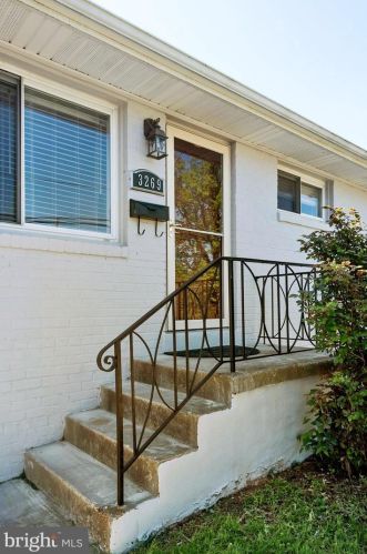 3269 Annandale Rd, Falls Church, VA 22042-3847