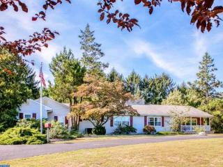 526 Creek Rd, Moorestown, NJ 08057-3908