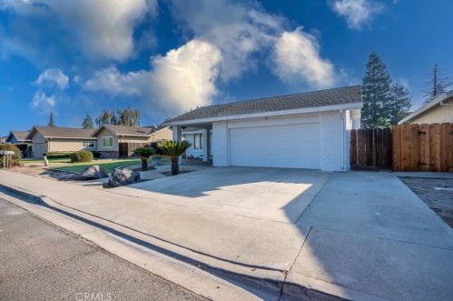 1300 Forest Dr, Turlock, CA 95380-2906
