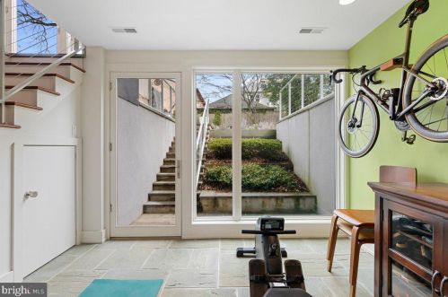 31 Maple St, Princeton NJ  08542-3850 exterior