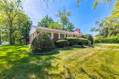 35 149th St, Dolton, IL 60419-1524