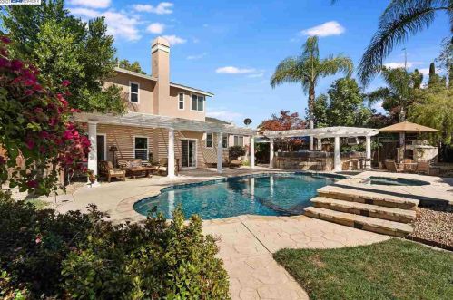 3528 Slopeview Dr, San Jose, CA 95148-2841