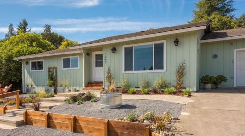 1347 Montreal Ln, Sebastopol, CA 95472-5538