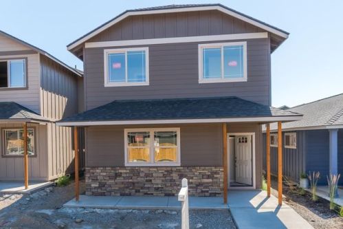 190 30th St, Eagle Crest, OR 97756-8239