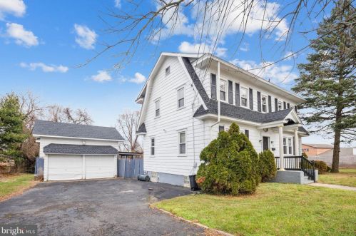 15 Lehigh Ave, Gloucester, NJ 08030-1304