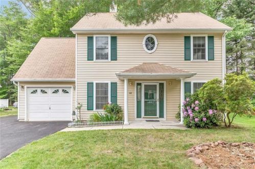 62 Fitch Meadow Ln, Wapping, CT 06074-1037