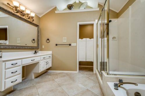 2321 Highland Hts Ln, Carrollton TX 75007-2033 exterior