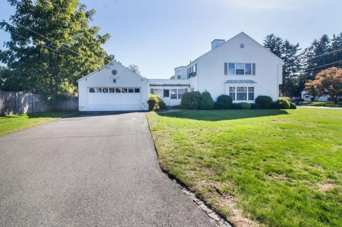90 Sweetfern Rd, Warwick, RI 02888-5435