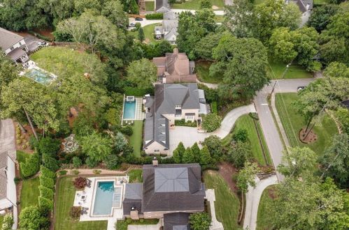271 Hillside Dr, Atlanta GA  30342-3623 exterior
