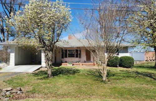 203 Vintage Rd, Eden, NC 27288-7877