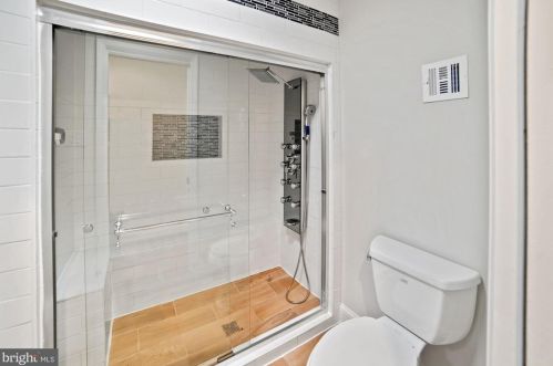 14604 Cobblestone Dr, Silver Spring MD 20905-5807 exterior