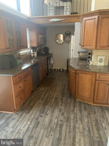 6 Albatross Pt, Berkeley Township, NJ 08721-3501